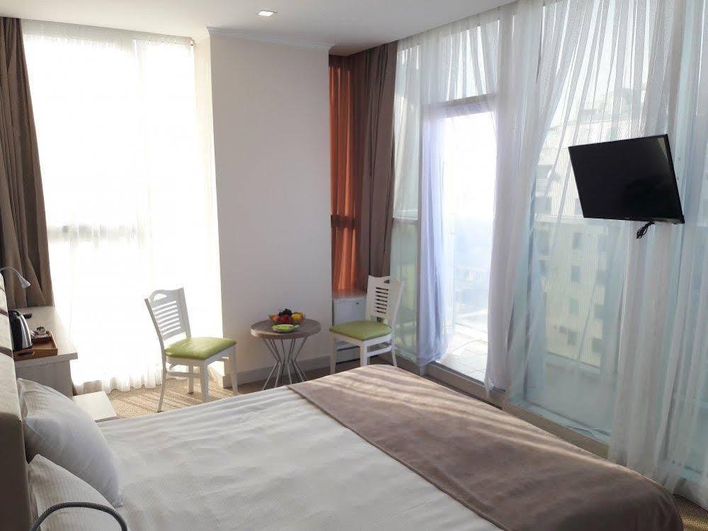 Hotel Green Glass Batumi Exteriér fotografie